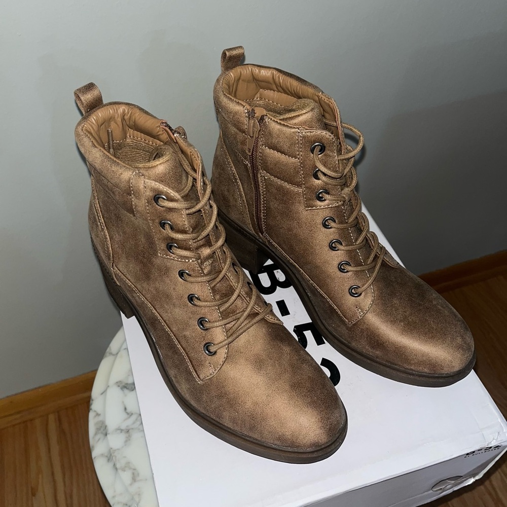 B-52 By Bullboxer Fawn Ankle Lace up / Zip up Boots Size 10 NWB